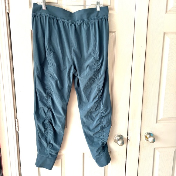 NWOT Athleta Teal Altitude Ruched Stretch Hiking Jogger Pants SZ 16 - Picture 2 of 12